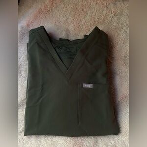 FIGS Catarina One Pocket Scrub Top (Moss)